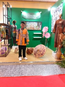 Rizky Gusti Preyambodo: Pemuda Cerebral Palsy Penghasil Karya Lukis dan Batik, Bermimpi Punya Galeri Sendiri