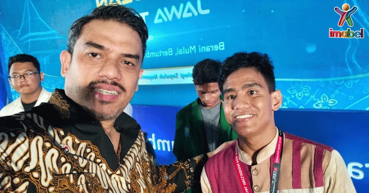 Momentum Menteri UMKM Maman Abdurahman Berselfie dengan Rizky Gusti Preyambodo Salah Satu Duta Difabel Kredibel