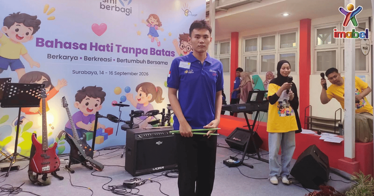 Nicholas Orrick Adrian Handono Memperoleh Sepasang Stik Drum sebagai Apresiasi dari PT SMI