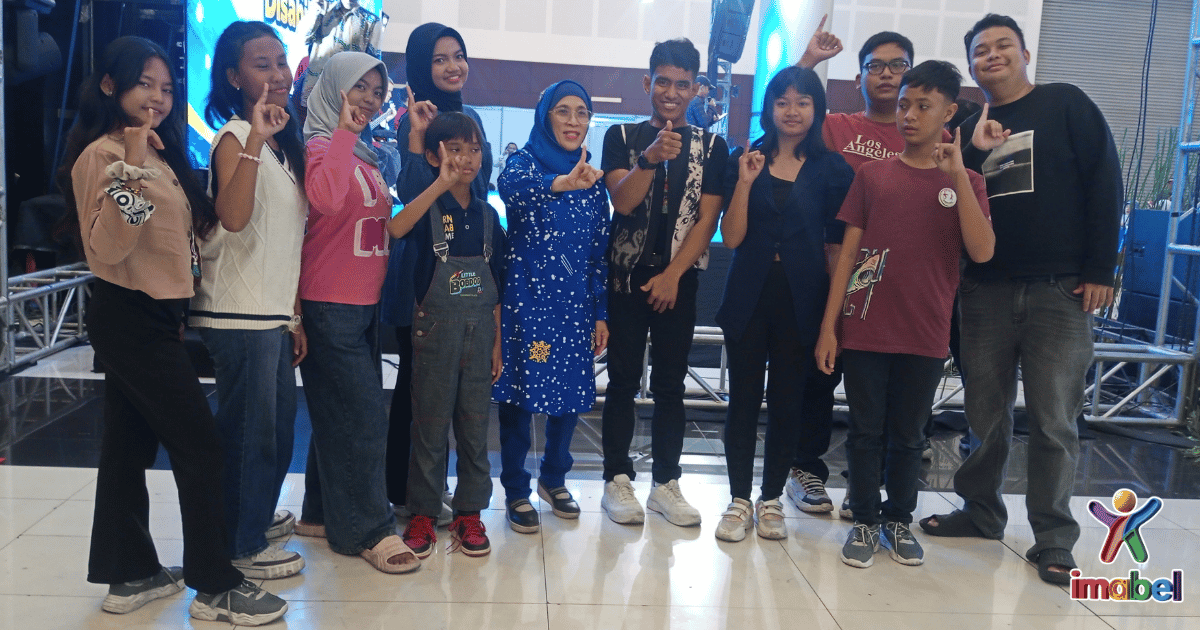 Para Bestie Imabel Berpose "Salam Inklusi" Bersama Restu Novi Kepala Dinas Sosial Provinsi Jawa Timur