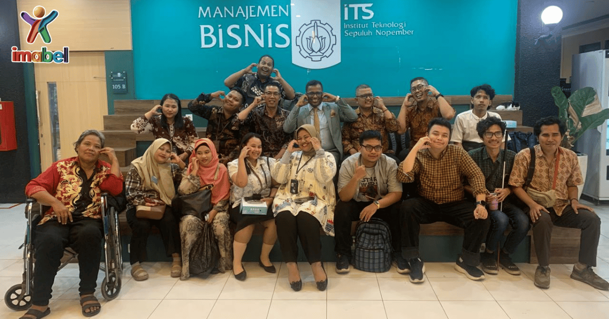 Kebersamaan Para Peserta "Training of Trainers: Breaking Attitudinal Barriers – Inclusive Banking for Persons with Disabilities" bersama Pemateri Mr M M Mahbub Hasan dari Bangladesh