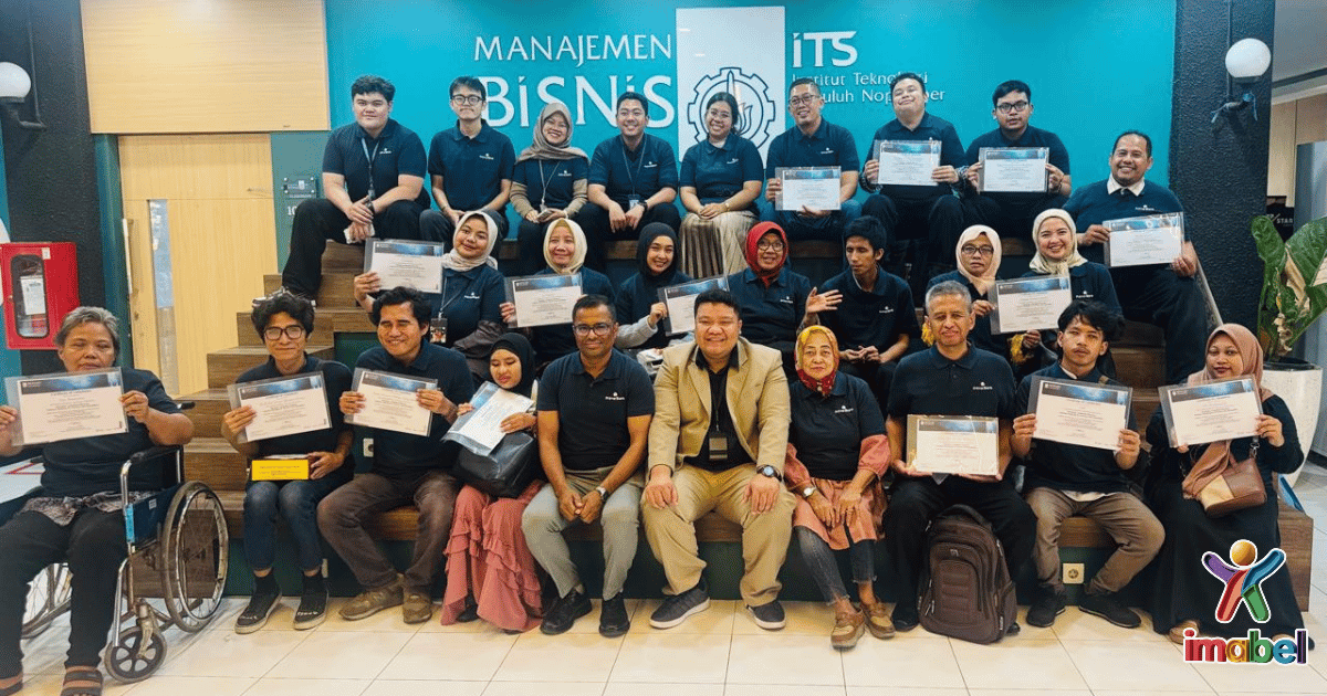 Nando dan Didan beserta Seluruh Peserta Terima Sertifikat Internasional dari Monash University di Hari Keempat Training of Trainers Inklusi Perbankan ITS